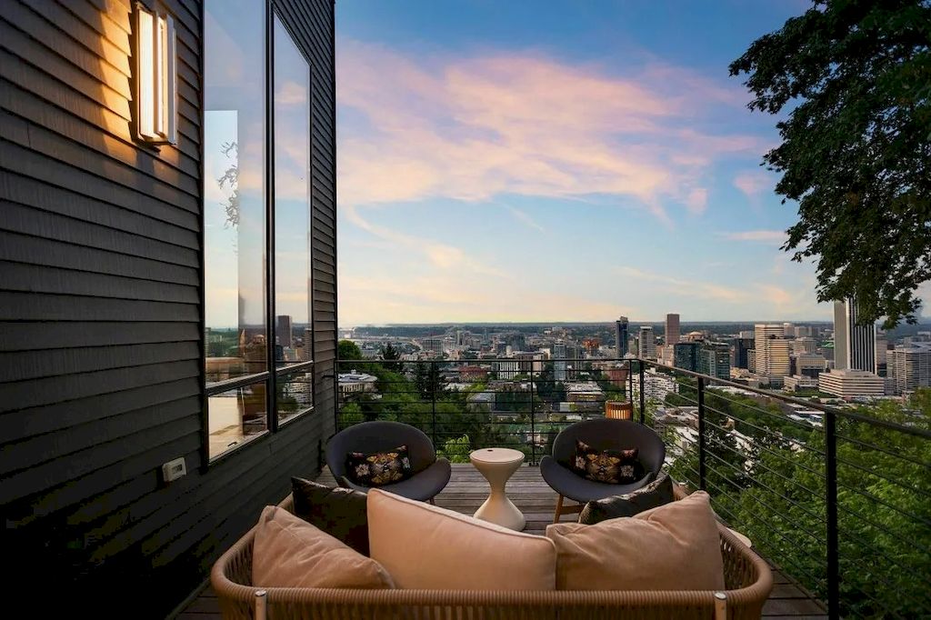 The Incredible House in Oregon offers dramatic Portland Heights View now available for sale. This home is located at 1017 SW Rivington Dr, Portland, Oregon