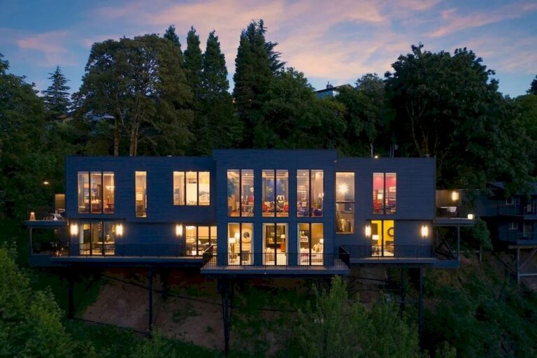 For $5,199,000 You Can Buy Incredible House in Oregon with Surprising Colourful Interior