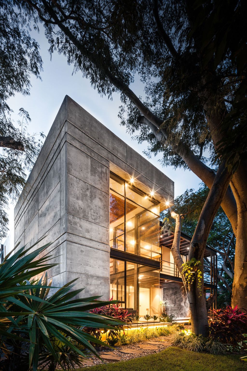 Hilca-House-Combines-Stone-Concrete-Wood-by-Di-Frenna-Arquitectos-14