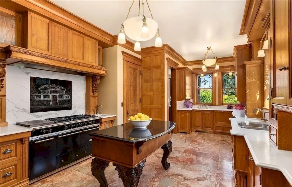 The Historic Rucker Mansion in Washington is a truly spectacular home now available for sale. This home is located at 412 Laurel Dr, Everett, Washington