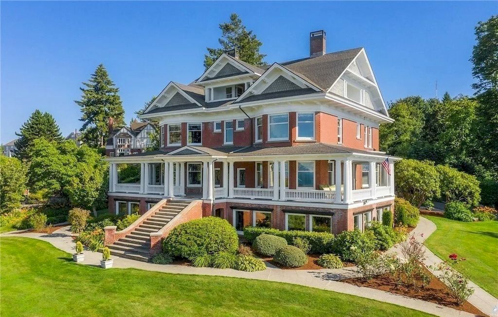 The Historic Rucker Mansion in Washington is a truly spectacular home now available for sale. This home is located at 412 Laurel Dr, Everett, Washington