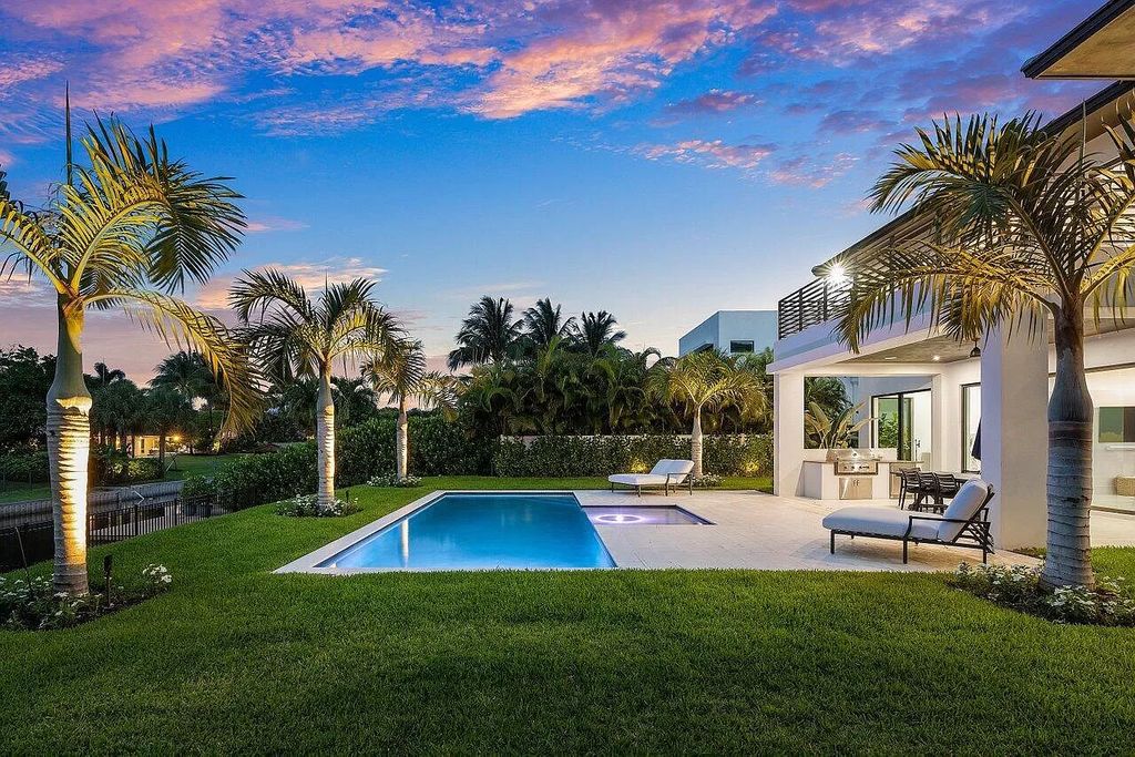 Impeccably-Designed-Home-with-walls-of-glass-in-Delray-Beach-for-Sale-at-3150000-13