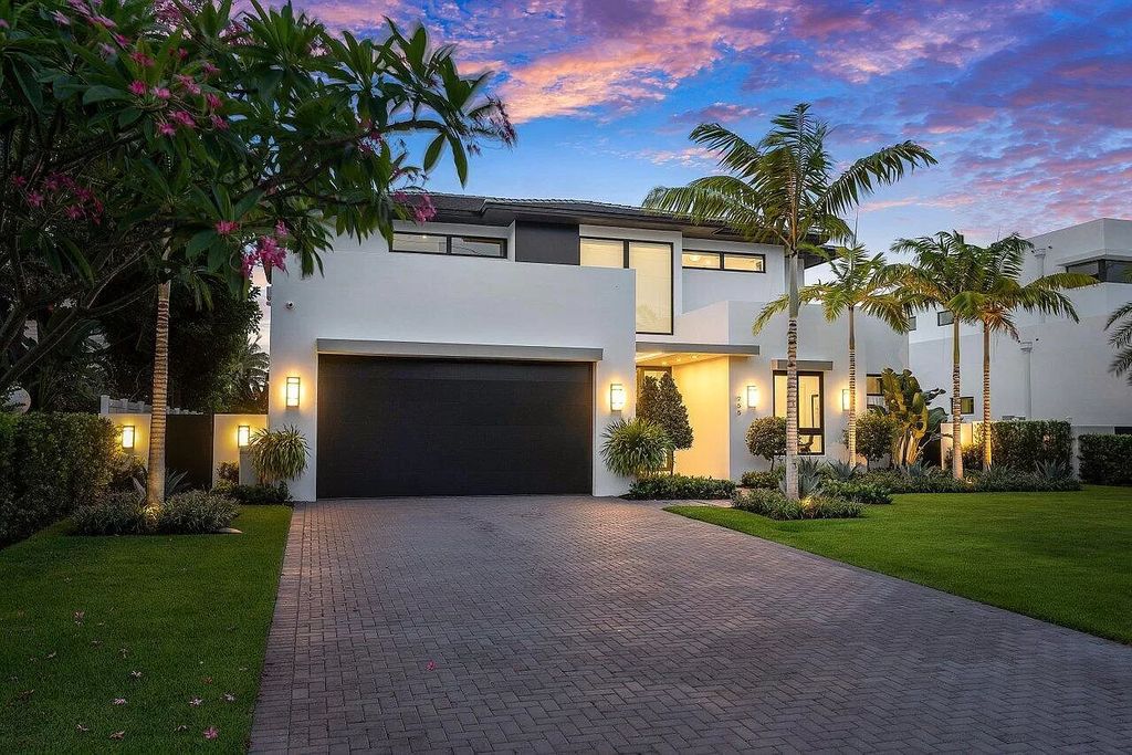 Impeccably-Designed-Home-with-walls-of-glass-in-Delray-Beach-for-Sale-at-3150000-14