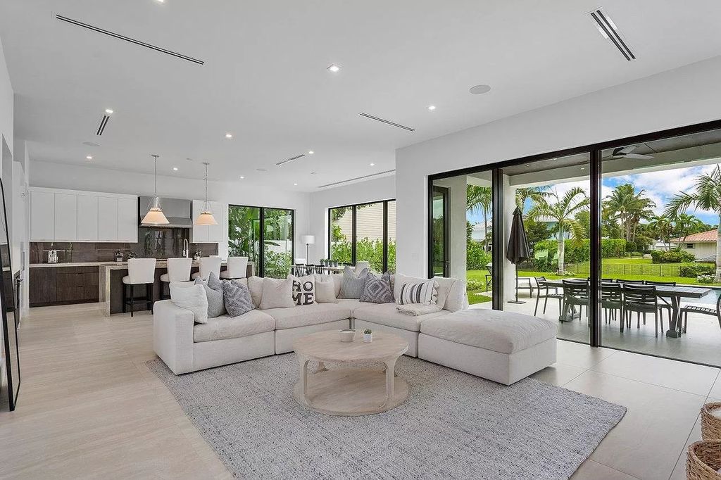 The Home in Delray Beach is a spacious custom new build on Lake Ida wrapped in high-end finishes and bathed in brilliant light now available for sale. This home located at 255 NW 22nd St, Delray Beach, Florida