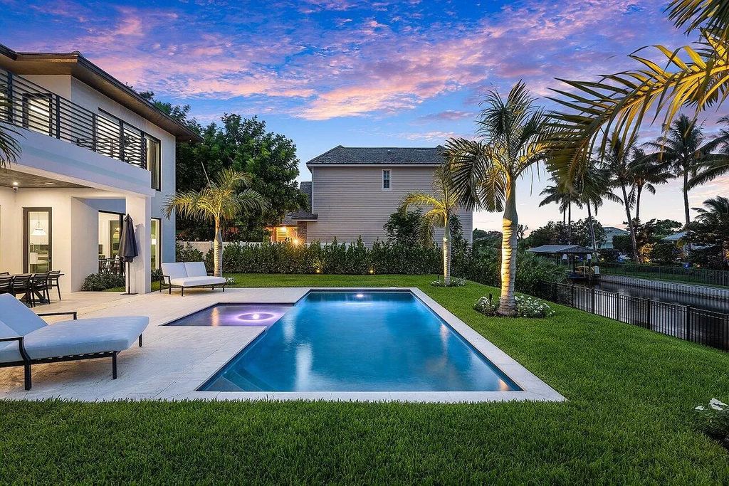 Impeccably-Designed-Home-with-walls-of-glass-in-Delray-Beach-for-Sale-at-3150000-30