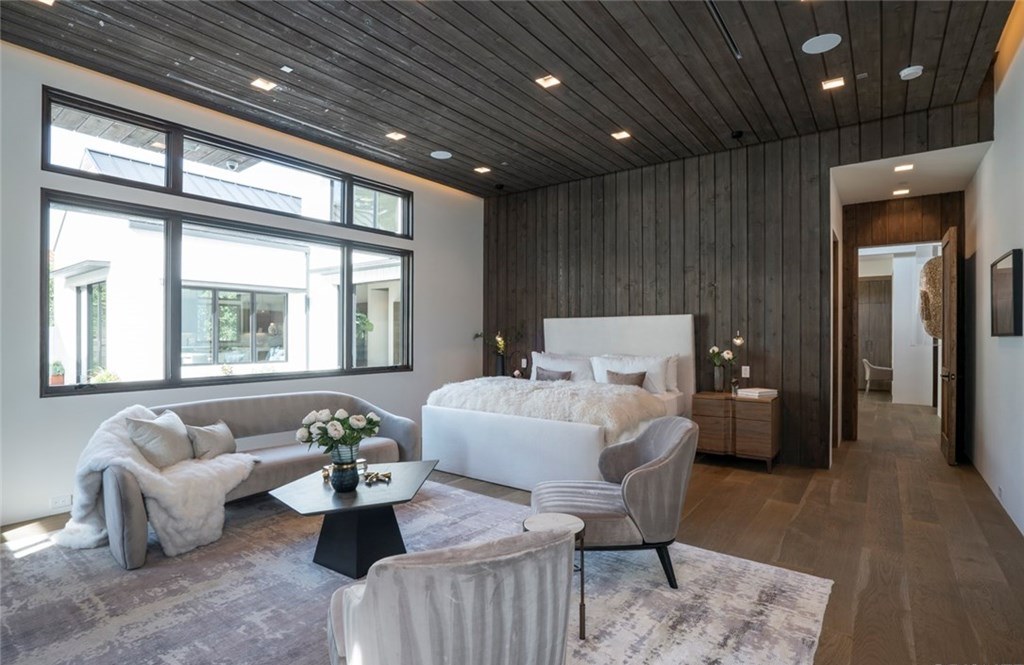 Incredible-Modern-Farmhouse-in-Sherman-Oaks-with-Spacious-Design-asking-for-6800000-20