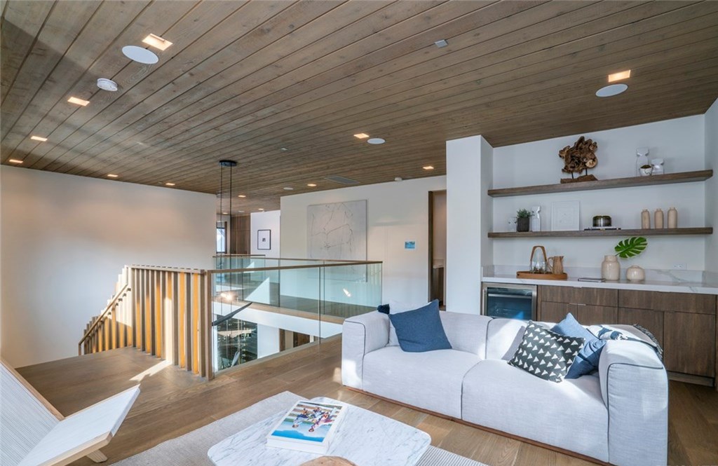 Incredible-Modern-Farmhouse-in-Sherman-Oaks-with-Spacious-Design-asking-for-6800000-21
