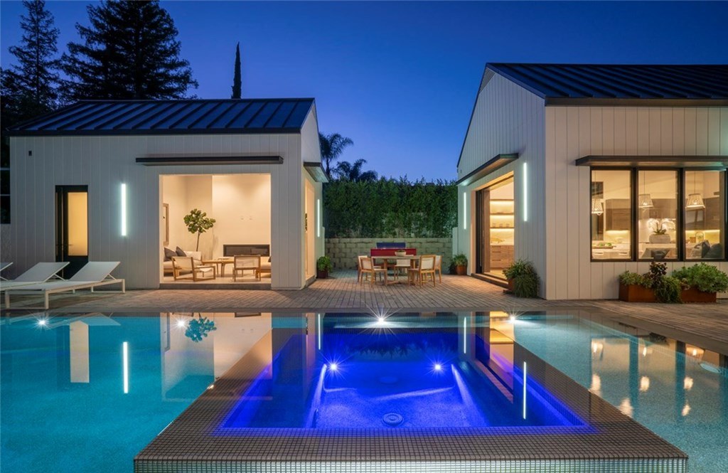 Incredible-Modern-Farmhouse-in-Sherman-Oaks-with-Spacious-Design-asking-for-6800000-26