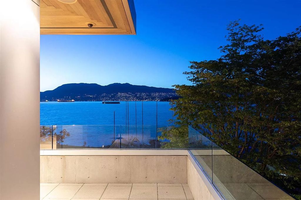 The Incredible Waterfront Estate in Vancouver is an amazing home now available for sale. This home located at 2465 Point Grey Rd, Vancouver, BC V6K 1A1, Canada