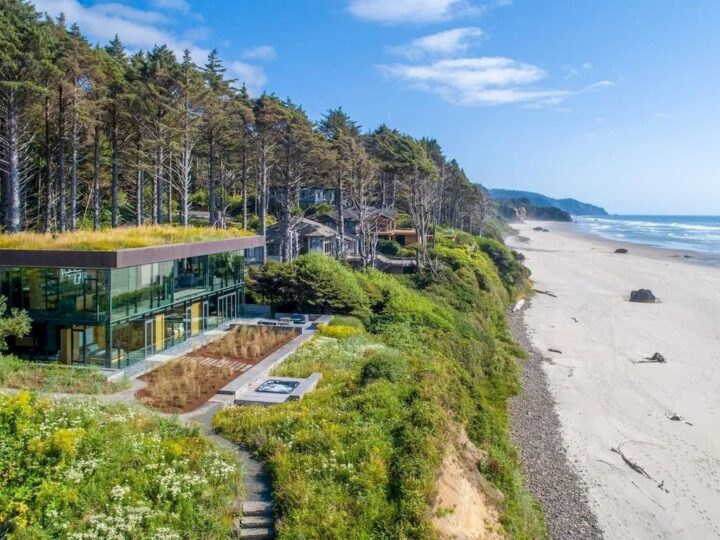 Listed at 4,995,000 This Glass Oceanfront House in Oregon is a Fresh