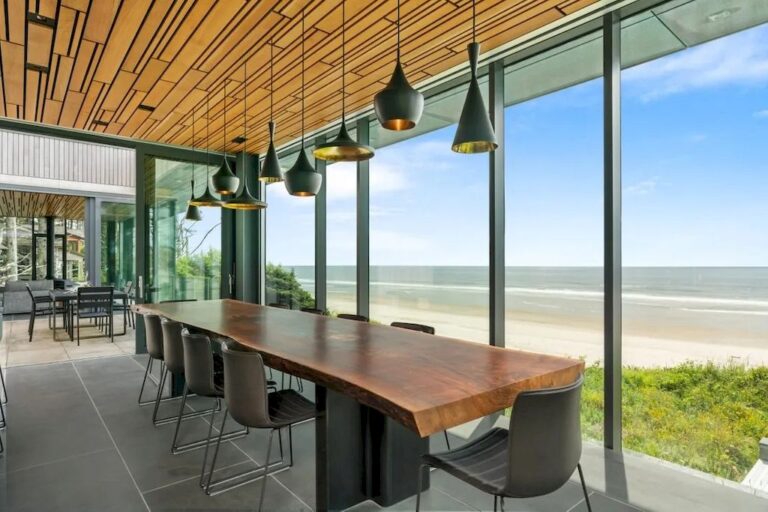 Listed at 4,995,000 This Glass Oceanfront House in Oregon is a Fresh