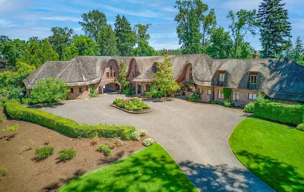 The One-of-a-Kind English Manor in Oregon combines prestigious entertaining areas with comfortable spaces now available for sale. This home is located at 2890 SW Riverfront Ter, Wilsonville, Oregon