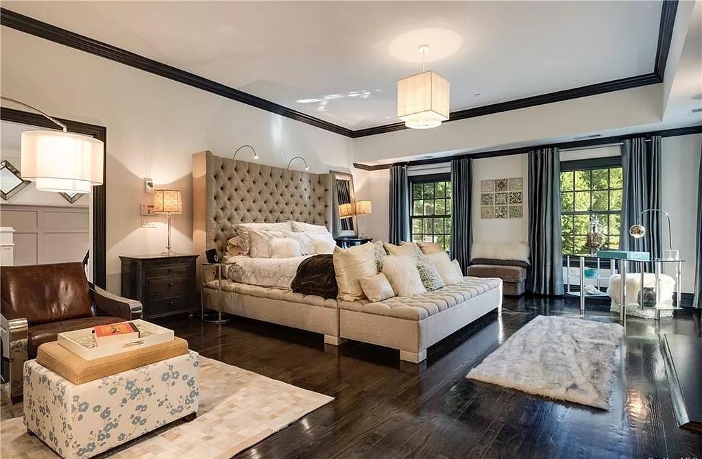 Remarkable-colonial-home-in-New-York-city-hits-Market-for-3695000-24