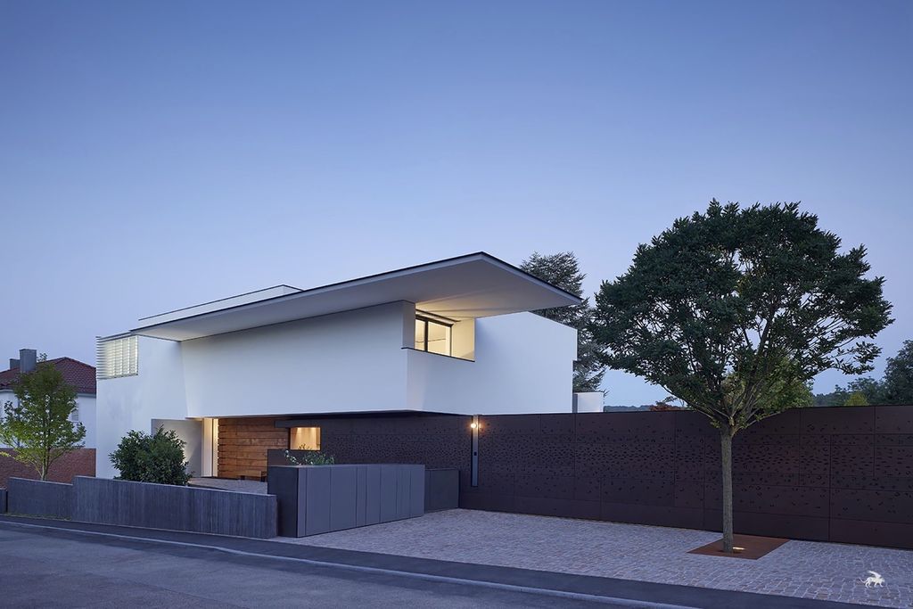 SOL House, Combination of White Cubes by Alexander Brenner Architects