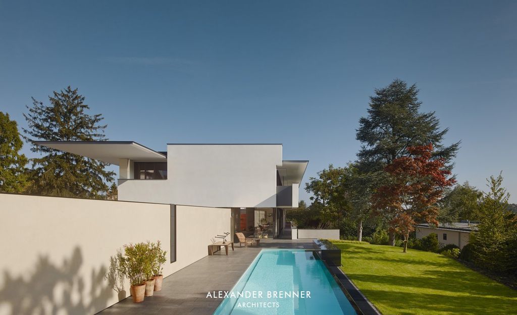 SOL House, Combination of White Cubes by Alexander Brenner Architects