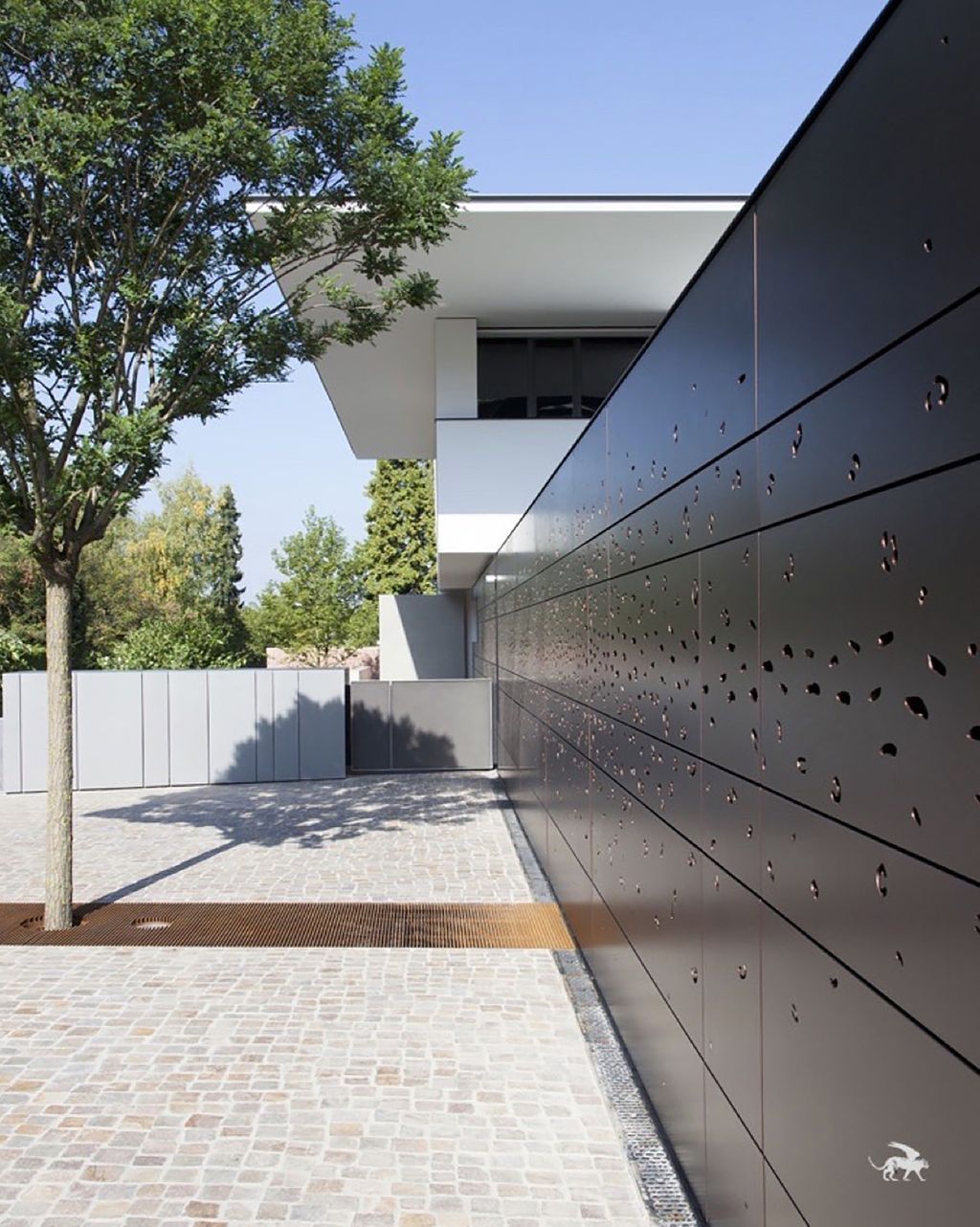 SOL House, Combination of White Cubes by Alexander Brenner Architects