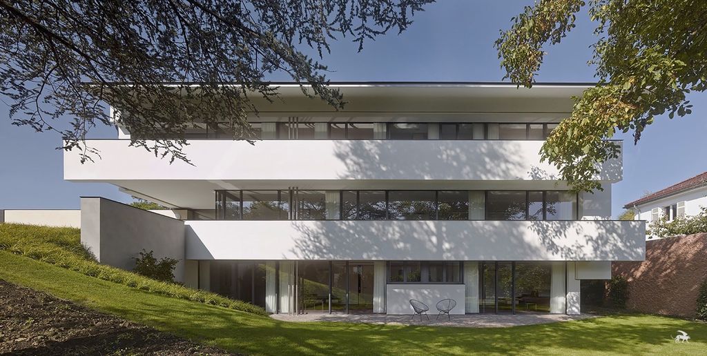 SOL House, Combination of White Cubes by Alexander Brenner Architects