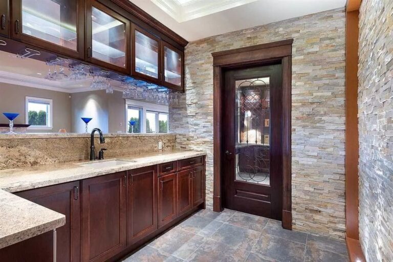 Spectacular Mansion in High Point Estates Highlights Panoramic Views