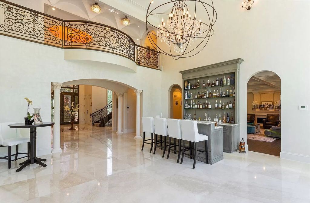 Spectacular mansion in the Hewlett Harbor of New York hits Market for $6,250,000