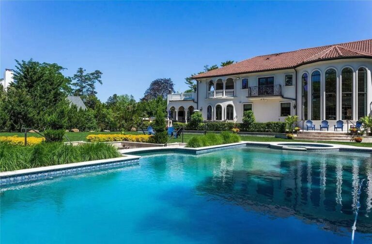 Spectacular mansion in the Hewlett Harbor of New York hits Market for