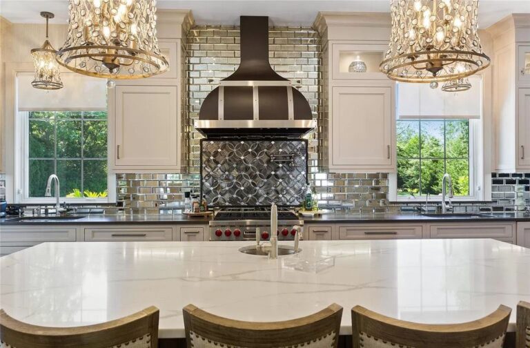 Spectacular mansion in the Hewlett Harbor of New York hits Market for