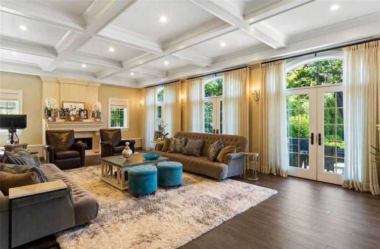 Spectacular mansion in the Hewlett Harbor of New York hits Market for