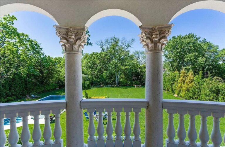 Spectacular mansion in the Hewlett Harbor of New York hits Market for
