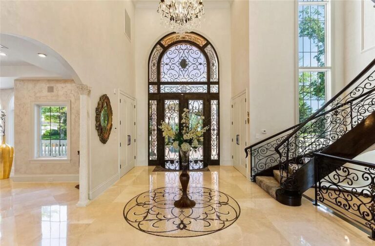 Spectacular mansion in the Hewlett Harbor of New York hits Market for