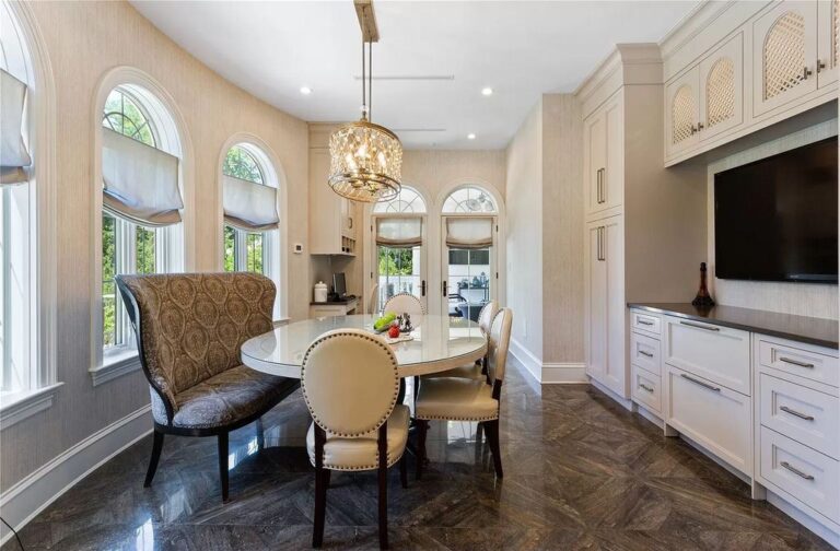 Spectacular mansion in the Hewlett Harbor of New York hits Market for