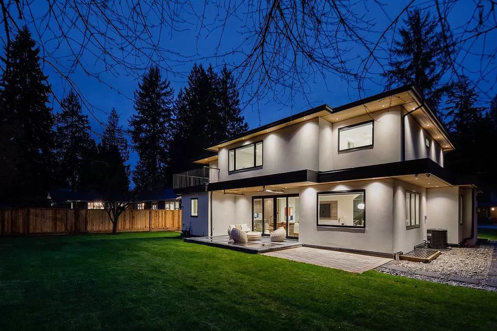 The Cosy Home in North Vancouver offers great attention to detail, with an open concept now available for sale. This home located at 2795 Colwood Dr, North Vancouver, BC V7R 2R2, Canada