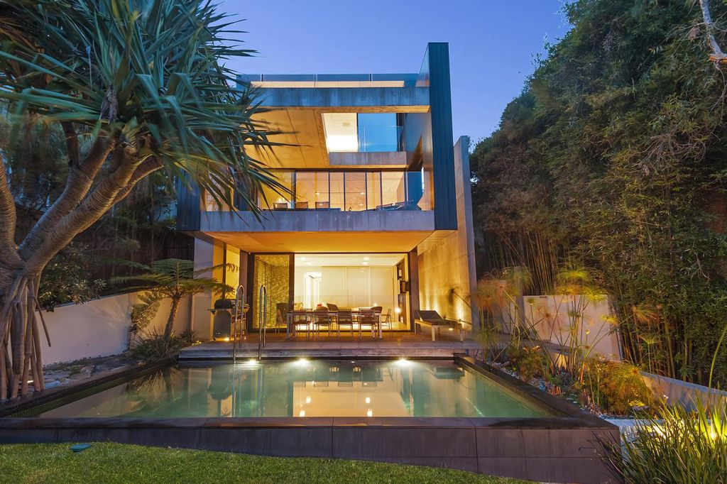 The-Hutt-House-Stunning-Beach-house-of-Rare-Elegance-by-Alex-Popov-2