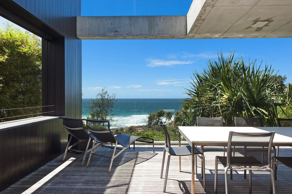 The-Hutt-House-Stunning-Beach-house-of-Rare-Elegance-by-Alex-Popov-9