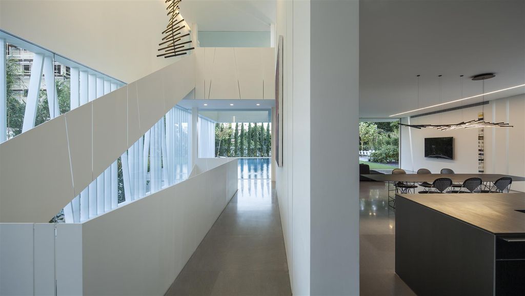 The White Gallery House, Impressive Project by Pitsou Kedem Architects