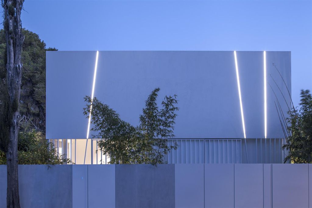 The White Gallery House, Impressive Project by Pitsou Kedem Architects
