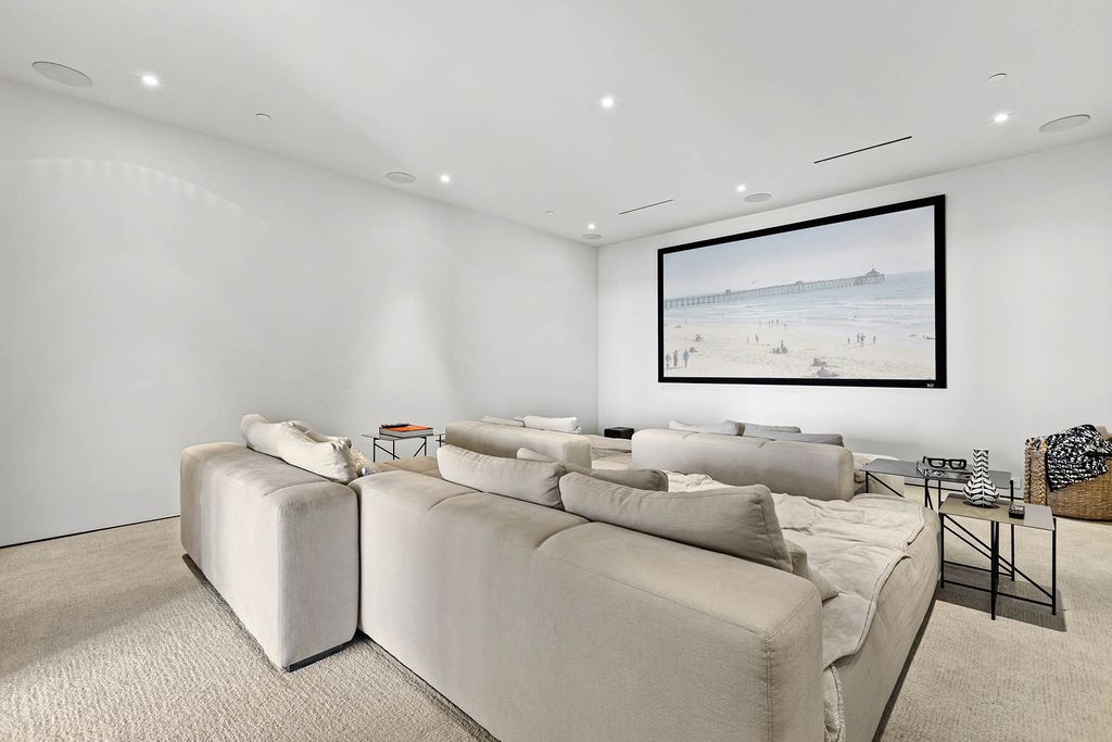 This-14995000-Modern-Home-in-Newport-Beach-boasts-Unobstructed-Panoramic-Ocean-Views-13