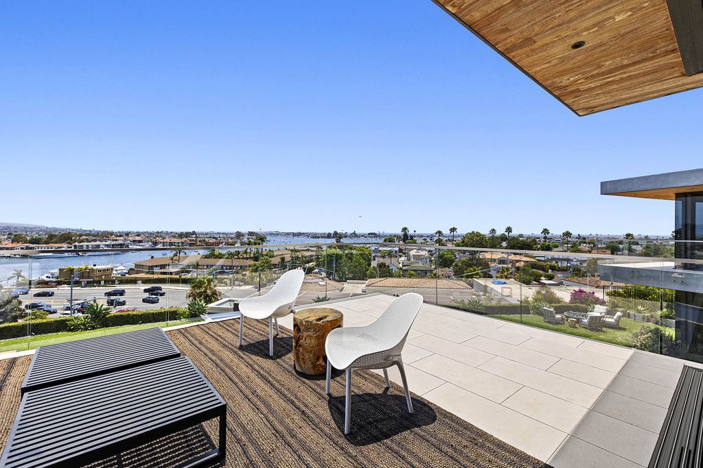 This-14995000-Modern-Home-in-Newport-Beach-boasts-Unobstructed-Panoramic-Ocean-Views-14
