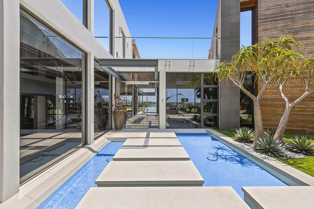 This-14995000-Modern-Home-in-Newport-Beach-boasts-Unobstructed-Panoramic-Ocean-Views-20