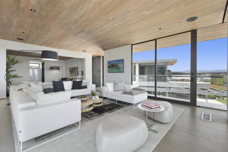 $14.995M Home in Newport Beach boasts Unobstructed Panoramic Views