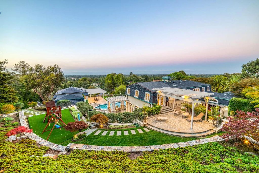 This-19500000-Palo-Alto-Home-features-the-Ultimate-Silicon-Valley-lifestyle-9