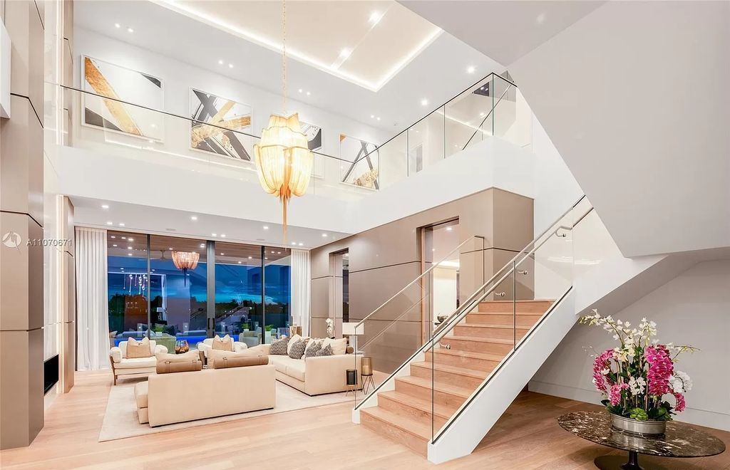 This-31000000-Stunning-Modern-Mansion-in-Fort-Lauderdale-has-Generous-Entertaining-Spaces-3