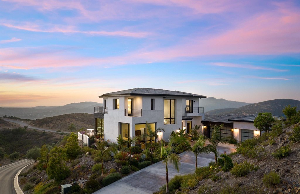 The Rancho Santa Fe Home is a private modern estate with breathtaking views of the ocean, canyons, and mountains in the community of Cielo now available for sale. This home located at 8370 Via Rancho Cielo, Rancho Santa Fe, California