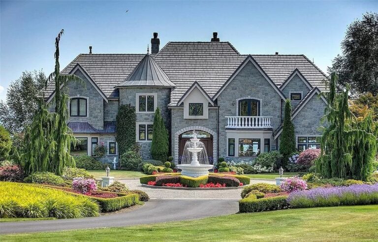 This $5,900,000 Gracious  Home in Washington Views to San Juan’s & the Canadian Gulf Islands