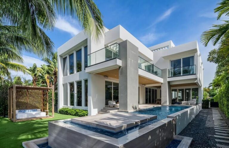 This $7,000,000 Custom Built Smart Home in Miami Beach offers Gorgeous Finishes
