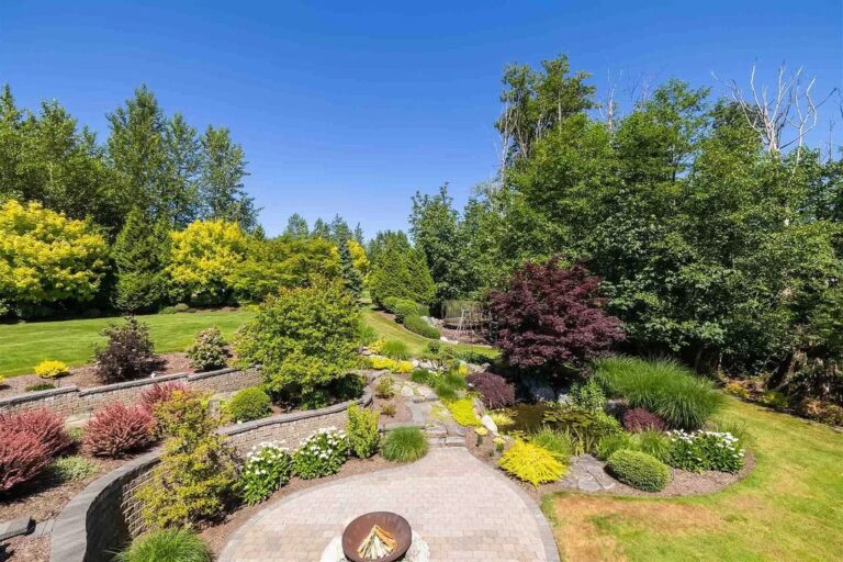 This C4,290,000 Luxurious Campbell Valley Estate Boasts Incredible