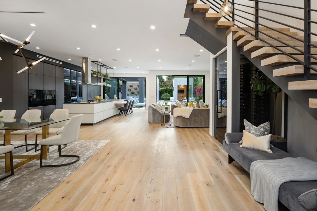 The Home in Venice is an architectural oasis situated in a premiere location with luxurious amenities and technology now available for sale. This home located at 1371 Palms Blvd, Venice, California