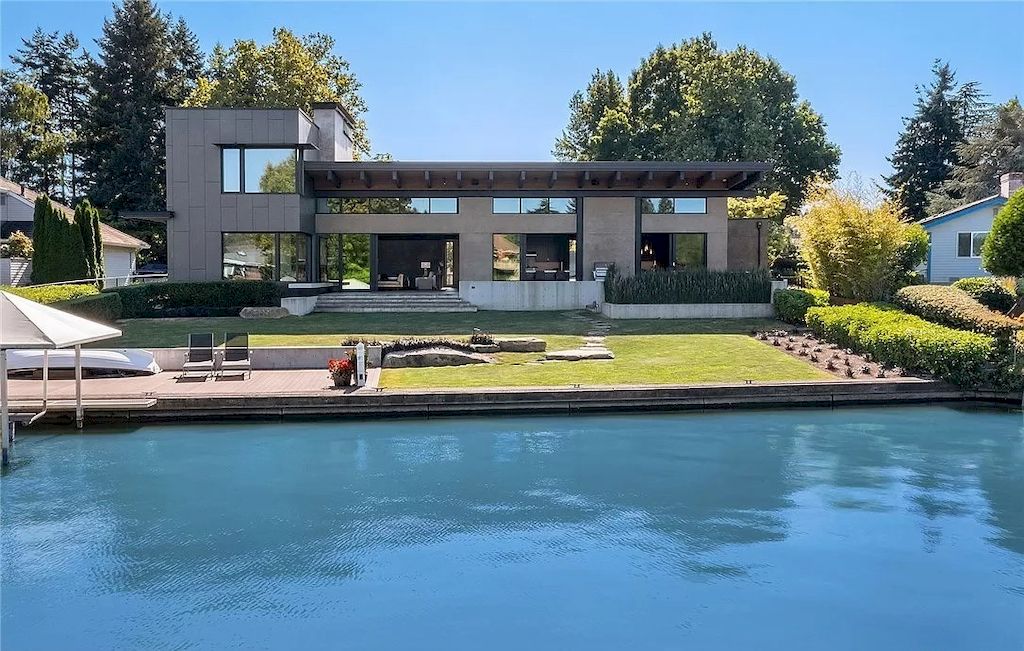 The Unrivaled Lakefront House in Washington is a spectacular contemporary home now available for sale. This home is located at 85 Cascade Ky, Bellevue, Washington