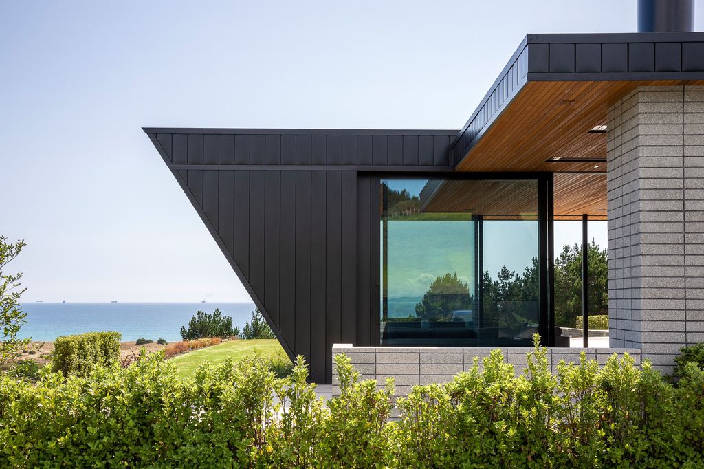 Waipu-Home-Elegant-L-Shape-with-Coastal-Views-by-Jessop-Architects-5