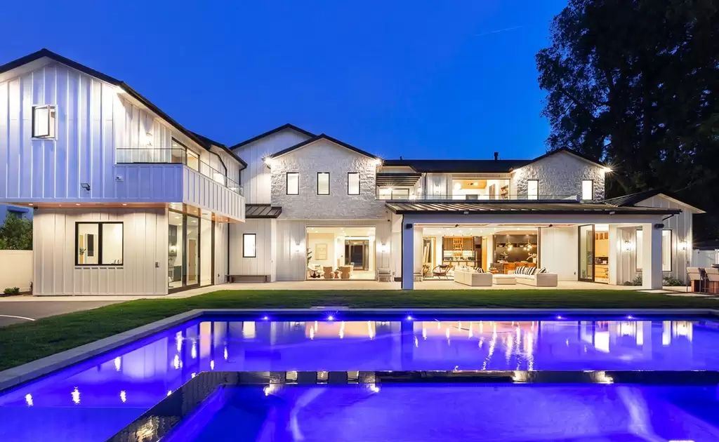 The Encino Home is a truly one of a kind masterpiece with unparalleled luxury and modern finishes of pure elegance and sophistication now available for sale. This home located at 15907 Valley Vista Blvd, Encino, California