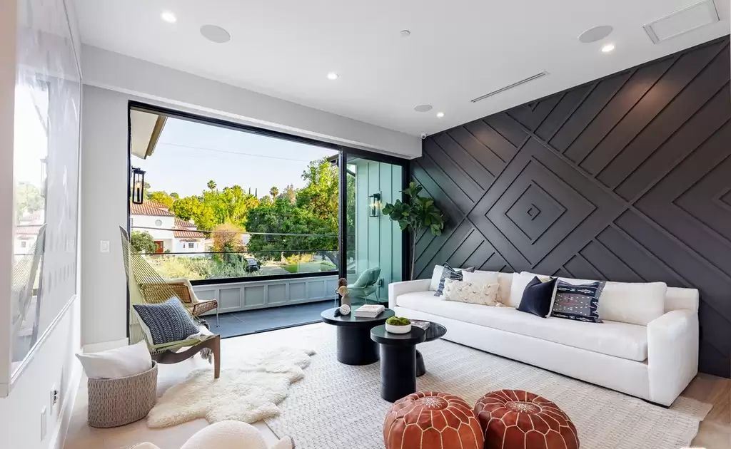 The Encino Home is a truly one of a kind masterpiece with unparalleled luxury and modern finishes of pure elegance and sophistication now available for sale. This home located at 15907 Valley Vista Blvd, Encino, California