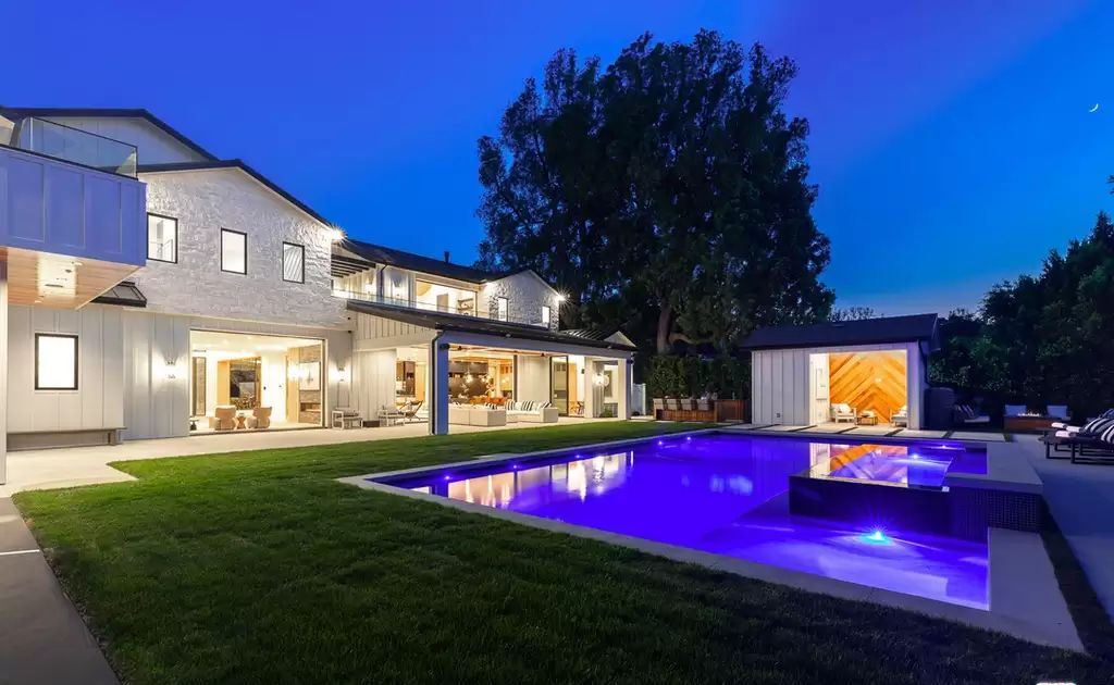 The Encino Home is a truly one of a kind masterpiece with unparalleled luxury and modern finishes of pure elegance and sophistication now available for sale. This home located at 15907 Valley Vista Blvd, Encino, California